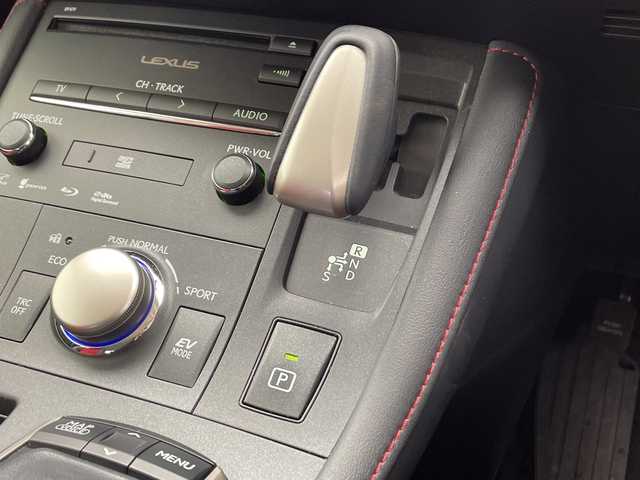 レクサス ＣＴ 200h クールツーリングスタイル 千葉県 2016(平28)年 3.5万km ソニッククォーツ CoolTouringStyle専用/フロンスピンドルグリル/レッドブラックシート/アルミホイール/純正メーカーナビ/バックカメラ/ビルトインETC/クルーズコントロール/LEDヘッドライト/LEDフォグランプ/前席シートヒーター/前席パワーシート/オートライト/純正フロアマット/横滑り防止装置/スマートキー/プッシュスタート