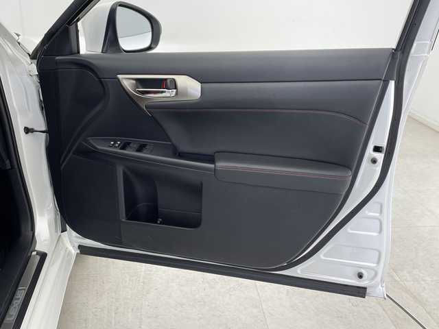 レクサス ＣＴ 200h クールツーリングスタイル 千葉県 2016(平28)年 3.5万km ソニッククォーツ CoolTouringStyle専用/フロンスピンドルグリル/レッドブラックシート/アルミホイール/純正メーカーナビ/バックカメラ/ビルトインETC/クルーズコントロール/LEDヘッドライト/LEDフォグランプ/前席シートヒーター/前席パワーシート/オートライト/純正フロアマット/横滑り防止装置/スマートキー/プッシュスタート