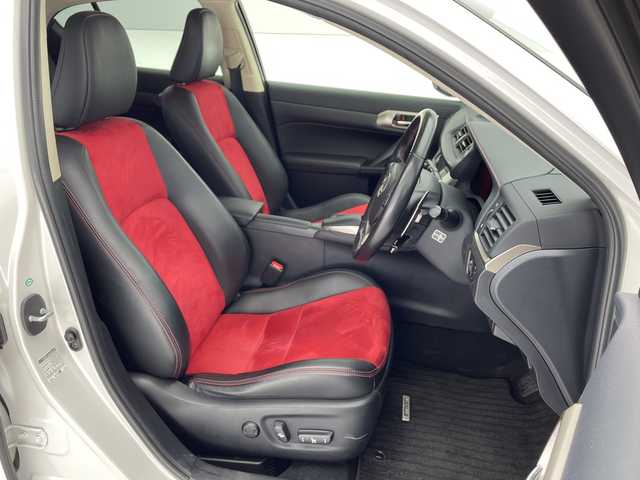 レクサス ＣＴ 200h クールツーリングスタイル 千葉県 2016(平28)年 3.5万km ソニッククォーツ CoolTouringStyle専用/フロンスピンドルグリル/レッドブラックシート/アルミホイール/純正メーカーナビ/バックカメラ/ビルトインETC/クルーズコントロール/LEDヘッドライト/LEDフォグランプ/前席シートヒーター/前席パワーシート/オートライト/純正フロアマット/横滑り防止装置/スマートキー/プッシュスタート