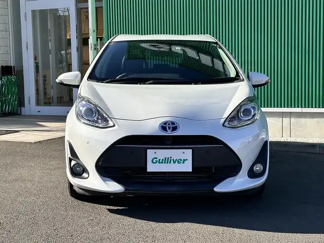 トヨタ アクア S スタイルブラック 宮城県 2019(平31)年 5.5万km ホワイトパールクリスタルシャイン セーフティセンス/・プリクラッシュセーフティ/・レーンディパーチャーアラート/・オートマチックハイビーム/先行車発進告知機能/クリアランスソナー/パーキングサポートブレーキ/社外ナビ（CN-RE04D）/・CD/DVD/・Bluetooth/・フルセグTV/バックカメラ/ドライブレコーダー/ETC/ステアリングスイッチ/シートカバー/LEDヘッドランプ/フォグランプ/オートライト/スマートキー＆プッシュスタート/電動格納ミラー/社外15インチAW/フロアマット/Wエアバッグ