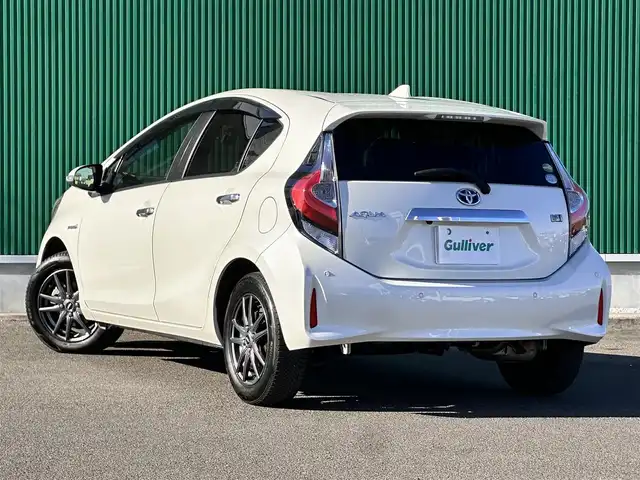 トヨタ アクア S スタイルブラック 宮城県 2019(平31)年 5.5万km ホワイトパールクリスタルシャイン セーフティセンス/・プリクラッシュセーフティ/・レーンディパーチャーアラート/・オートマチックハイビーム/先行車発進告知機能/クリアランスソナー/パーキングサポートブレーキ/社外ナビ（CN-RE04D）/・CD/DVD/・Bluetooth/・フルセグTV/バックカメラ/ドライブレコーダー/ETC/ステアリングスイッチ/シートカバー/LEDヘッドランプ/フォグランプ/オートライト/スマートキー＆プッシュスタート/電動格納ミラー/社外15インチAW/フロアマット/Wエアバッグ