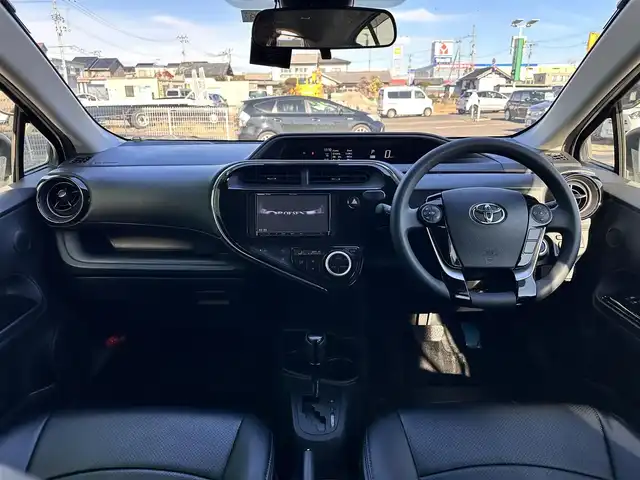 トヨタ アクア S スタイルブラック 宮城県 2019(平31)年 5.5万km ホワイトパールクリスタルシャイン セーフティセンス/・プリクラッシュセーフティ/・レーンディパーチャーアラート/・オートマチックハイビーム/先行車発進告知機能/クリアランスソナー/パーキングサポートブレーキ/社外ナビ（CN-RE04D）/・CD/DVD/・Bluetooth/・フルセグTV/バックカメラ/ドライブレコーダー/ETC/ステアリングスイッチ/シートカバー/LEDヘッドランプ/フォグランプ/オートライト/スマートキー＆プッシュスタート/電動格納ミラー/社外15インチAW/フロアマット/Wエアバッグ