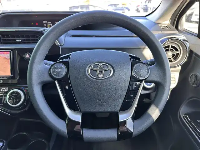 トヨタ アクア S スタイルブラック 宮城県 2019(平31)年 5.5万km ホワイトパールクリスタルシャイン セーフティセンス/・プリクラッシュセーフティ/・レーンディパーチャーアラート/・オートマチックハイビーム/先行車発進告知機能/クリアランスソナー/パーキングサポートブレーキ/社外ナビ（CN-RE04D）/・CD/DVD/・Bluetooth/・フルセグTV/バックカメラ/ドライブレコーダー/ETC/ステアリングスイッチ/シートカバー/LEDヘッドランプ/フォグランプ/オートライト/スマートキー＆プッシュスタート/電動格納ミラー/社外15インチAW/フロアマット/Wエアバッグ