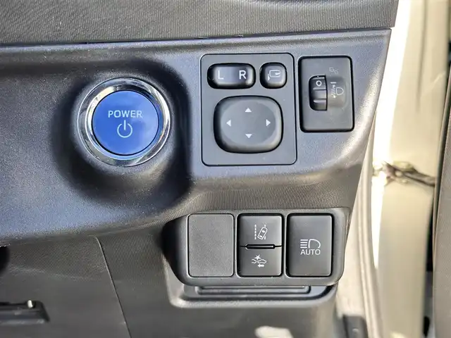 トヨタ アクア S スタイルブラック 宮城県 2019(平31)年 5.5万km ホワイトパールクリスタルシャイン セーフティセンス/・プリクラッシュセーフティ/・レーンディパーチャーアラート/・オートマチックハイビーム/先行車発進告知機能/クリアランスソナー/パーキングサポートブレーキ/社外ナビ（CN-RE04D）/・CD/DVD/・Bluetooth/・フルセグTV/バックカメラ/ドライブレコーダー/ETC/ステアリングスイッチ/シートカバー/LEDヘッドランプ/フォグランプ/オートライト/スマートキー＆プッシュスタート/電動格納ミラー/社外15インチAW/フロアマット/Wエアバッグ