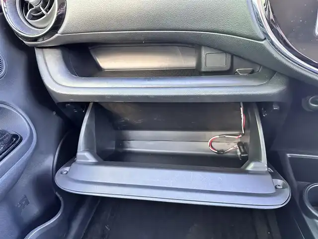 トヨタ アクア S スタイルブラック 宮城県 2019(平31)年 5.5万km ホワイトパールクリスタルシャイン セーフティセンス/・プリクラッシュセーフティ/・レーンディパーチャーアラート/・オートマチックハイビーム/先行車発進告知機能/クリアランスソナー/パーキングサポートブレーキ/社外ナビ（CN-RE04D）/・CD/DVD/・Bluetooth/・フルセグTV/バックカメラ/ドライブレコーダー/ETC/ステアリングスイッチ/シートカバー/LEDヘッドランプ/フォグランプ/オートライト/スマートキー＆プッシュスタート/電動格納ミラー/社外15インチAW/フロアマット/Wエアバッグ