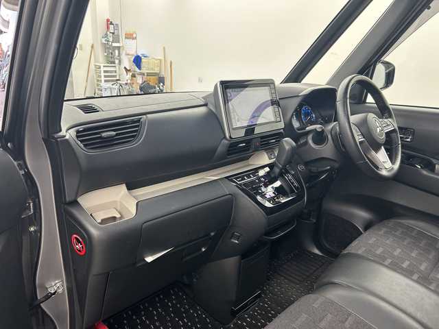 三菱 デリカミニ T プレミアム 兵庫県 2023(令5)年 3.7万km グレーＭⅡ ・純正ナビ/SD/Bluetooth/TV/・全方位カメラ/・ビルトインETC2.0/・マイパイロット/・e-Assist/衝突被害軽減ブレーキシステム/踏み間違い衝突防止アシスト/車線逸脱警報システム/車線逸脱防止支援機能/オートマチックハイビーム/ふらつき警報/・レーダークルーズコントロール/・両側パワースライドドア/・デジタルインナーミラー/・アイドリングストップ/・前方ドライブレコーダー/・純正15インチアルミホイール/・ターボ/・スマートキー