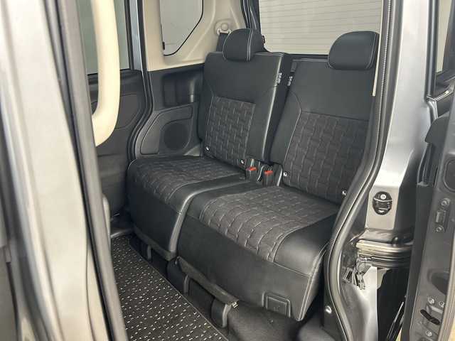 三菱 デリカミニ T プレミアム 兵庫県 2023(令5)年 3.7万km グレーＭⅡ ・純正ナビ/SD/Bluetooth/TV/・全方位カメラ/・ビルトインETC2.0/・マイパイロット/・e-Assist/衝突被害軽減ブレーキシステム/踏み間違い衝突防止アシスト/車線逸脱警報システム/車線逸脱防止支援機能/オートマチックハイビーム/ふらつき警報/・レーダークルーズコントロール/・両側パワースライドドア/・デジタルインナーミラー/・アイドリングストップ/・前方ドライブレコーダー/・純正15インチアルミホイール/・ターボ/・スマートキー