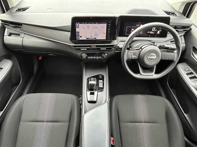 日産 ノート X 大阪府 2023(令5)年 0.8万km ピュアホワイトパール 純正ナビ/ETC/バックカメラ/電動パーキングブレーキ/前後ドライブレコーダー/オートエアコン/オートライト/ステアリングスイッチ/コーナーセンサー/スマートキー/USB接続端子/フロアマット欠品