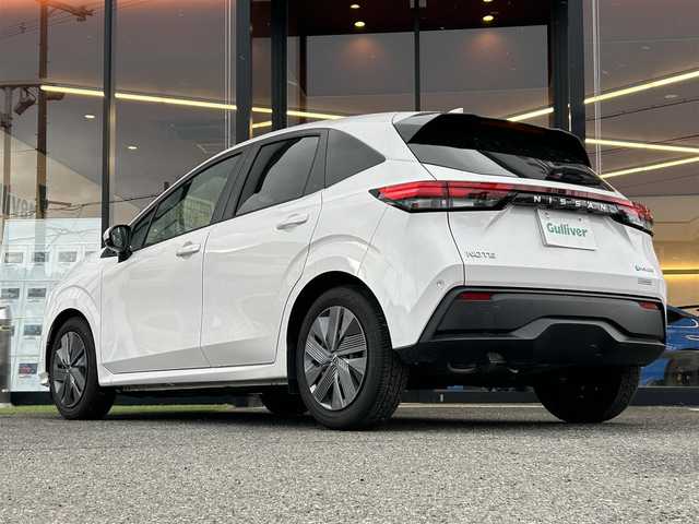 日産 ノート X 大阪府 2023(令5)年 0.8万km ピュアホワイトパール 純正ナビ/ETC/バックカメラ/電動パーキングブレーキ/前後ドライブレコーダー/オートエアコン/オートライト/ステアリングスイッチ/コーナーセンサー/スマートキー/USB接続端子/フロアマット欠品