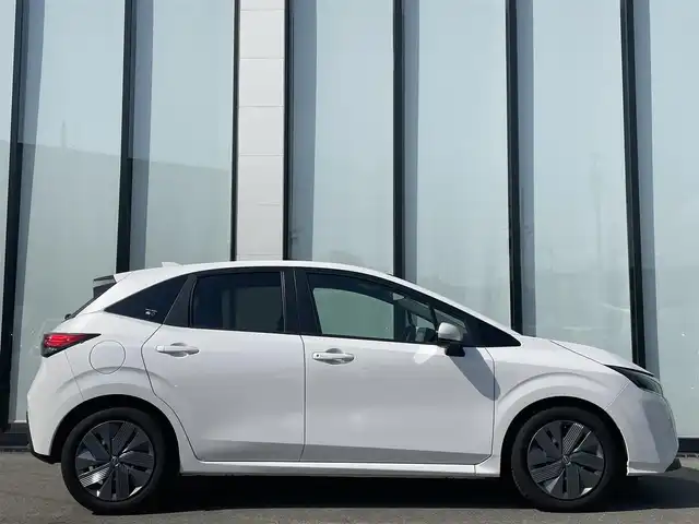 日産 ノート X 大阪府 2023(令5)年 0.8万km ピュアホワイトパール 純正９インチナビ/   フルセグTV/Bluetooth/USB/衝突軽減ブレーキ/コーナーセンサー/横滑り防止装置/ステアリングスイッチ/ドライブレコーダー/純正フロアマット/プッシュスタート/スマートキー/ＥＴＣ