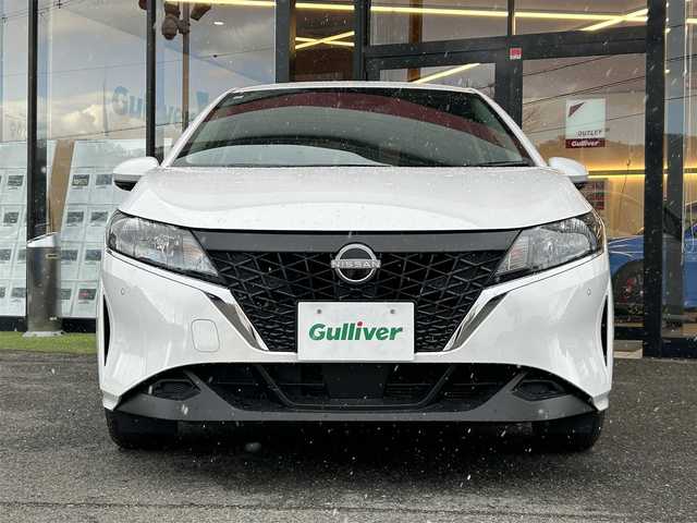 日産 ノート X 大阪府 2023(令5)年 0.8万km ピュアホワイトパール 純正ナビ/ETC/バックカメラ/電動パーキングブレーキ/前後ドライブレコーダー/オートエアコン/オートライト/ステアリングスイッチ/コーナーセンサー/スマートキー/USB接続端子/フロアマット欠品