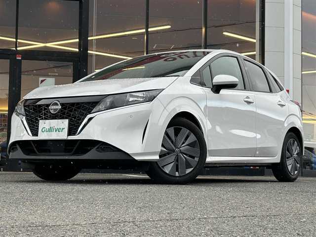 日産 ノート X 大阪府 2023(令5)年 0.8万km ピュアホワイトパール 純正ナビ/ETC/バックカメラ/電動パーキングブレーキ/前後ドライブレコーダー/オートエアコン/オートライト/ステアリングスイッチ/コーナーセンサー/スマートキー/USB接続端子/フロアマット欠品