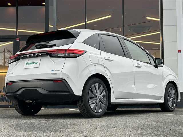 日産 ノート X 大阪府 2023(令5)年 0.8万km ピュアホワイトパール 純正ナビ/ETC/バックカメラ/電動パーキングブレーキ/前後ドライブレコーダー/オートエアコン/オートライト/ステアリングスイッチ/コーナーセンサー/スマートキー/USB接続端子/フロアマット欠品