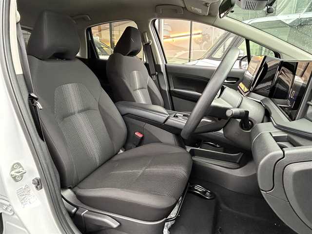 日産 ノート X 大阪府 2023(令5)年 0.8万km ピュアホワイトパール 純正ナビ/ETC/バックカメラ/電動パーキングブレーキ/前後ドライブレコーダー/オートエアコン/オートライト/ステアリングスイッチ/コーナーセンサー/スマートキー/USB接続端子/フロアマット欠品