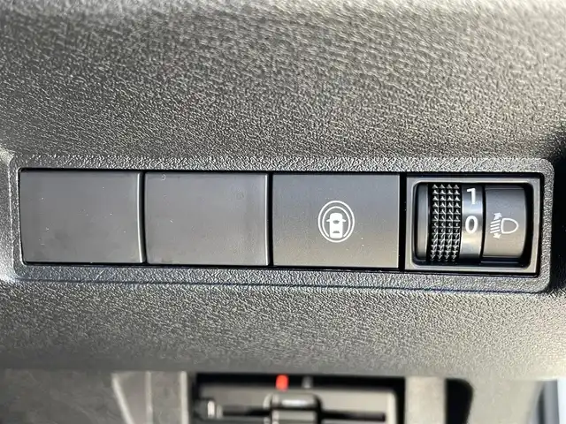 日産 ノート X 大阪府 2023(令5)年 0.8万km ピュアホワイトパール 純正９インチナビ/   フルセグTV/Bluetooth/USB/衝突軽減ブレーキ/コーナーセンサー/横滑り防止装置/ステアリングスイッチ/ドライブレコーダー/純正フロアマット/プッシュスタート/スマートキー/ＥＴＣ