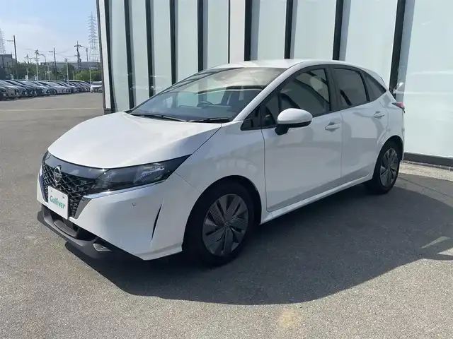 日産 ノート X 大阪府 2023(令5)年 0.8万km ピュアホワイトパール 純正９インチナビ/   フルセグTV/Bluetooth/USB/衝突軽減ブレーキ/コーナーセンサー/横滑り防止装置/ステアリングスイッチ/ドライブレコーダー/純正フロアマット/プッシュスタート/スマートキー/ＥＴＣ
