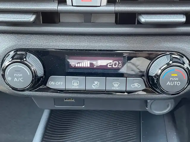 日産 ノート X 大阪府 2023(令5)年 0.8万km ピュアホワイトパール 純正９インチナビ/   フルセグTV/Bluetooth/USB/衝突軽減ブレーキ/コーナーセンサー/横滑り防止装置/ステアリングスイッチ/ドライブレコーダー/純正フロアマット/プッシュスタート/スマートキー/ＥＴＣ