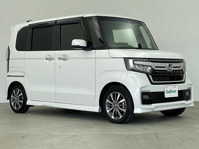 ホンダ Ｎ ＢＯＸ カスタム L 鹿児島県 2022(令4)年 1.9万km プラチナホワイトパール 純正9インチナビ/（CD/DVD/BT/フルセグTV）/レーダークルーズコントロール/電動パーキングブレーキ/オートホールド機能/ホンダセンシング/コーナーセンサ―/オートライト/オートハイビーム/シートヒーター/ベンチシート/ルーフコンソール/チップアップシート