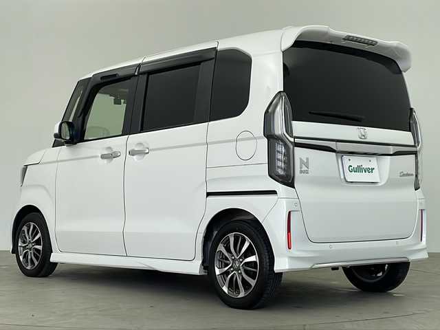 ホンダ Ｎ ＢＯＸ カスタム L 鹿児島県 2022(令4)年 1.9万km プラチナホワイトパール 純正9インチナビ/（CD/DVD/BT/フルセグTV）/レーダークルーズコントロール/電動パーキングブレーキ/オートホールド機能/ホンダセンシング/コーナーセンサ―/オートライト/オートハイビーム/シートヒーター/ベンチシート/ルーフコンソール/チップアップシート