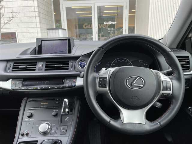 レクサス ＣＴ 200h クリエイティブ テキスタイルインテリア 石川県 2013(平25)年 6.3万km マーキュリーグレーマイカ 純正メモリーナビ/フルセグTV/バックカメラ/黒革シート/シートヒーター/純正アルミホイール/スマートキー/プッシュスタート/電動ミラー/パワーシート/ETC/保証書