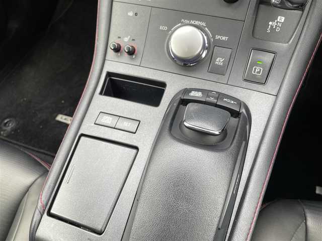 レクサス ＣＴ 200h クリエイティブ テキスタイルインテリア 石川県 2013(平25)年 6.3万km マーキュリーグレーマイカ 純正メモリーナビ/フルセグTV/バックカメラ/黒革シート/シートヒーター/純正アルミホイール/スマートキー/プッシュスタート/電動ミラー/パワーシート/ETC/保証書