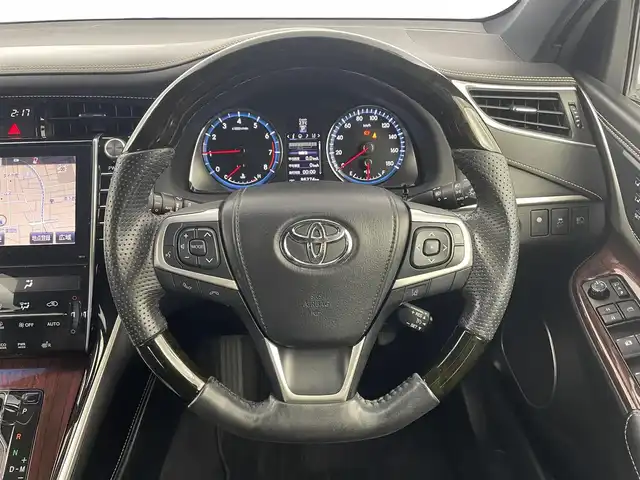 トヨタ ハリアー プレミアム アドバンスドP 大分県 2014(平26)年 8.7万km スパークリングブラックパールクリスタルシャイン JBLプレミアムサウンド/レーンディパーチャーアラート/オートマチックハイビーム/メーカーOPナビ/・フルセグTV、DVD再生可、BT対応/ステアリングスイッチ/バックカメラ/ビルトインETC/クルーズコントロール/黒革シート/・前席パワーシート/運転席2メモリーシート/・前席シートヒーター/パワーバックドア/AC100V/100W/アイドリングストップ/横滑り防止装置/電動格納ミラー/純正フロアマット/オートライト/LEDヘッドライト/LEDフォグ/純正18インチアルミホイール/保証書、スペアキーあり
