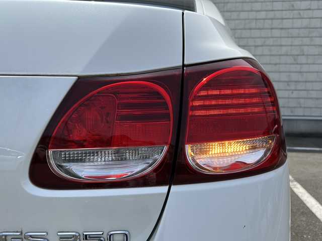レクサス ＧＳ 350 秋田県 2006(平18)年 7.8万km ホワイトパールクリスタルシャイン ・プッシュスタート/・純正ナビ/・フルセグ/・CD/DVD再生/・バックカメラ/・ETC/・スマートキー2本/・エンタテイメントリモコン/・AAC/・クルーズコントロール/・オートリアサンシェード/・HIDヘッドライト/・フォグライト/・MTモード付AT/・純正17インチAW/・パワーシートD＋N席/・取り扱い説明書