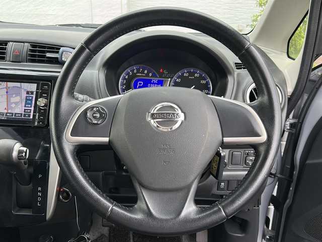 日産 デイズ ハイウェイスターG ターボ 千葉県 2014(平26)年 3.7万km クールシルバー 社外ナビ　ＫＮＡ－ＤＲ５００　DVD CD SD BT USB フルセグTV　全方位カメラ　純正ＨＩＤ　純正フォグ　オートライト　純正１５インチＡＷ　革巻きステア　ステアリングスイッチ　横滑り防止　スマートキー　ＥＴＣ　ドアバイザー 電動格納ウインカードアミラー（オート機能付き）