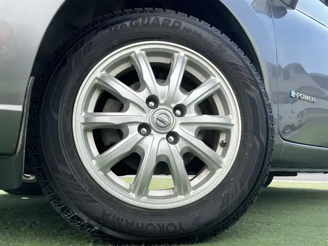 日産 ノート e－パワー X Vセレクション 香川県 2020(令2)年 3.9万km ダークメタルグレー 登録時走行距離：38295km/ディーラー純正ナビ/　CD DVD BT　フルセグTV/全方位カメラ/エマージェンシーブレーキ/レーンキープアシスト/横滑り防止装置/LEDヘッドライト/オートライト/デジタルインナーミラー/ETC/ステアリングスイッチ/プッシュスタート/スマートキー