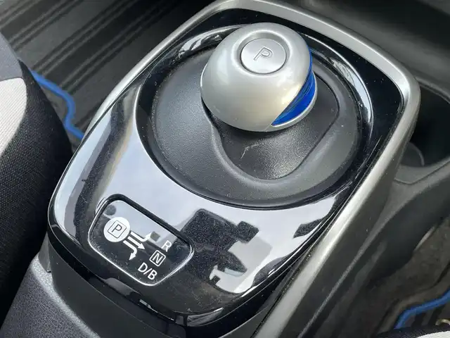 日産 ノート e－パワー X Vセレクション 香川県 2020(令2)年 3.9万km ダークメタルグレー 登録時走行距離：38295km/ディーラー純正ナビ/　CD DVD BT　フルセグTV/全方位カメラ/エマージェンシーブレーキ/レーンキープアシスト/横滑り防止装置/LEDヘッドライト/オートライト/デジタルインナーミラー/ETC/ステアリングスイッチ/プッシュスタート/スマートキー