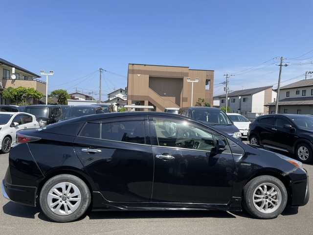トヨタ プリウス Sセーフティプラス 宮城県 2017(平29)年 13.6万km アティチュードブラックマイカ (株)IDOMが運営する【じしゃロン仙台店】の自社ローン専用車両になりますこちらは現金またはオートローンご利用時の価格です。自社ローンご希望の方は別途その旨お申付け下さい/SDナビ/フルセグ/Bluetooth/バックカメラ/ビルトインETC2.0/クルコン/レーンキープ/パークアシスト/ヘッドアップディスプレイ/オートハイビーム/LEDヘッドライト