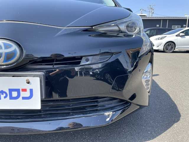 トヨタ プリウス Sセーフティプラス 宮城県 2017(平29)年 13.6万km アティチュードブラックマイカ (株)IDOMが運営する【じしゃロン仙台店】の自社ローン専用車両になりますこちらは現金またはオートローンご利用時の価格です。自社ローンご希望の方は別途その旨お申付け下さい/SDナビ/フルセグ/Bluetooth/バックカメラ/ビルトインETC2.0/クルコン/レーンキープ/パークアシスト/ヘッドアップディスプレイ/オートハイビーム/LEDヘッドライト