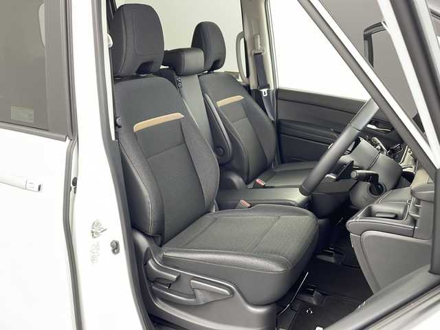 日産 セレナ ハイウェイスター V 兵庫県 2023(令5)年 1.5万km プリズムホワイト ・純正ナビ&Bluetooth&USB&HDMI/・バックカメラ/・ビルドインETC/・両側パワースライドドア/・三列シート/・純正フロアマット/・純正アルミホイール/・レーダークルーズコントロール/・ブラインドスポットモニター/・プラズマクラスター/・横滑り防止機能/・前後コーナーセンサー/・盗難防止装置/・プロパイロット/・インテリジェント FCW（前方衝突予測警報）/・衝突回避ステアリングアシスト/・インテリジェント BS（後側方衝突防止支 I 援システム）/・BSW（後側方車両検知警報）/・RCTA（後退時車両検知警報）/・踏み間違い衝突防止アシスト/・オートライト/・LEDヘッドライト/・パーキングアシスト/・アイドリングストップ/・パドルシフト/・オートブレーキホールド/・チップアップシート/・純正フロアマット/・純正アルミホイール（16インチ）/・typeCアクセサリーソケット/・本革巻ステアリング/・ステアリングスイッチ/・電制シフト（スイッチタイプ）/・電動パーキングブレーキ/・W＋サイドエアバック/・カーテンエアバック