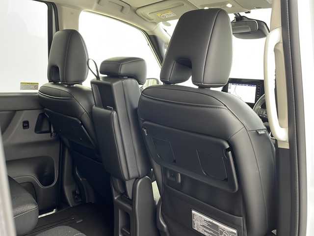 日産 セレナ ハイウェイスター V 兵庫県 2023(令5)年 1.5万km プリズムホワイト ・純正ナビ&Bluetooth&USB&HDMI/・バックカメラ/・ビルドインETC/・両側パワースライドドア/・三列シート/・純正フロアマット/・純正アルミホイール/・レーダークルーズコントロール/・ブラインドスポットモニター/・プラズマクラスター/・横滑り防止機能/・前後コーナーセンサー/・盗難防止装置/・プロパイロット/・インテリジェント FCW（前方衝突予測警報）/・衝突回避ステアリングアシスト/・インテリジェント BS（後側方衝突防止支 I 援システム）/・BSW（後側方車両検知警報）/・RCTA（後退時車両検知警報）/・踏み間違い衝突防止アシスト/・オートライト/・LEDヘッドライト/・パーキングアシスト/・アイドリングストップ/・パドルシフト/・オートブレーキホールド/・チップアップシート/・純正フロアマット/・純正アルミホイール（16インチ）/・typeCアクセサリーソケット/・本革巻ステアリング/・ステアリングスイッチ/・電制シフト（スイッチタイプ）/・電動パーキングブレーキ/・W＋サイドエアバック/・カーテンエアバック