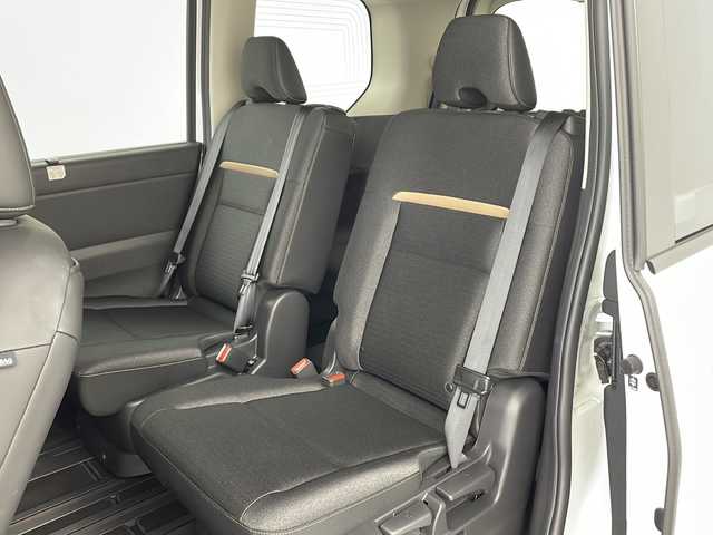 日産 セレナ ハイウェイスター V 兵庫県 2023(令5)年 1.5万km プリズムホワイト ・純正ナビ&Bluetooth&USB&HDMI/・バックカメラ/・ビルドインETC/・両側パワースライドドア/・三列シート/・純正フロアマット/・純正アルミホイール/・レーダークルーズコントロール/・ブラインドスポットモニター/・プラズマクラスター/・横滑り防止機能/・前後コーナーセンサー/・盗難防止装置/・プロパイロット/・インテリジェント FCW（前方衝突予測警報）/・衝突回避ステアリングアシスト/・インテリジェント BS（後側方衝突防止支 I 援システム）/・BSW（後側方車両検知警報）/・RCTA（後退時車両検知警報）/・踏み間違い衝突防止アシスト/・オートライト/・LEDヘッドライト/・パーキングアシスト/・アイドリングストップ/・パドルシフト/・オートブレーキホールド/・チップアップシート/・純正フロアマット/・純正アルミホイール（16インチ）/・typeCアクセサリーソケット/・本革巻ステアリング/・ステアリングスイッチ/・電制シフト（スイッチタイプ）/・電動パーキングブレーキ/・W＋サイドエアバック/・カーテンエアバック