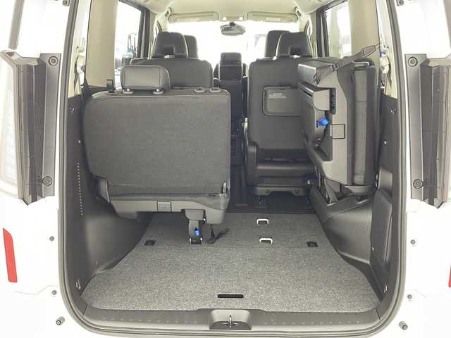 日産 セレナ ハイウェイスター V 兵庫県 2023(令5)年 1.5万km プリズムホワイト ・純正ナビ&Bluetooth&USB&HDMI/・バックカメラ/・ビルドインETC/・両側パワースライドドア/・三列シート/・純正フロアマット/・純正アルミホイール/・レーダークルーズコントロール/・ブラインドスポットモニター/・プラズマクラスター/・横滑り防止機能/・前後コーナーセンサー/・盗難防止装置/・プロパイロット/・インテリジェント FCW（前方衝突予測警報）/・衝突回避ステアリングアシスト/・インテリジェント BS（後側方衝突防止支 I 援システム）/・BSW（後側方車両検知警報）/・RCTA（後退時車両検知警報）/・踏み間違い衝突防止アシスト/・オートライト/・LEDヘッドライト/・パーキングアシスト/・アイドリングストップ/・パドルシフト/・オートブレーキホールド/・チップアップシート/・純正フロアマット/・純正アルミホイール（16インチ）/・typeCアクセサリーソケット/・本革巻ステアリング/・ステアリングスイッチ/・電制シフト（スイッチタイプ）/・電動パーキングブレーキ/・W＋サイドエアバック/・カーテンエアバック