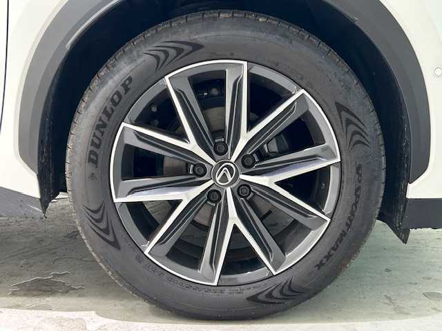レクサス ＬＢＸ クール 宮城県 2024(令6)年 2.6万km パールⅡ 純正ナビ/アラウンドビューモニター/バックカメラ/フルセグTV/Bluetooth/レクサスセーフティーセンス/・プリクラッシュセーフティー/・レーダークルーズコントロール/・レーントレーシングアシスト/・アダプティブハイビームシステム/・ロードサインアシスト/ブラインドスポットモニター/レーンチェンジアシスト/プロアクティブドライビングアシスト/フロントクロストラフィックアラート/リアクロストラフィックアラート/クリアランスソナー/パーキングサポートブレーキ/パドルシフト/ブレーキホールド/電動リアゲート/ハンドルヒーター/シートメモリ/シートヒーター/パワーシート/LEDヘッドライト/フォグランプ/オートライト/純正アルミホイール/純正ビルトインETC2.0/純正ドライブレコーダー
