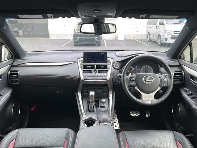 レクサス ＮＸ 200t Fスポーツ 千葉県 2015(平27)年 10.7万km ソニッククォーツ ワンオーナー/純正SDナビ/フルセグTV/DVD/CD/Bluetooth/全周囲カメラ/バックカメラ/3眼LEDヘッドライト/ブラインドスポット【BSM】/衝突軽減ブレーキ/レーンキープアシスト/アダプティブクルーズコントロール/ヘッドアップディスプレイ【HUD】/パドルシフト/クリアランスソナー/オートハイビーム/ブラックレザーシート/D/N席シートヒーター/D/N席ベンチレーション/ハンドルヒーター/純正18インチアルミホイール/純正フロアマット/スマートキー×2個/カードキー1枚/保証書/取扱説明書
