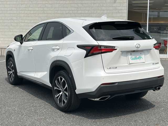 レクサス ＮＸ 200t Fスポーツ 千葉県 2015(平27)年 10.7万km ソニッククォーツ ワンオーナー/純正SDナビ/フルセグTV/DVD/CD/Bluetooth/全周囲カメラ/バックカメラ/3眼LEDヘッドライト/ブラインドスポット【BSM】/衝突軽減ブレーキ/レーンキープアシスト/アダプティブクルーズコントロール/ヘッドアップディスプレイ【HUD】/パドルシフト/クリアランスソナー/オートハイビーム/ブラックレザーシート/D/N席シートヒーター/D/N席ベンチレーション/ハンドルヒーター/純正18インチアルミホイール/純正フロアマット/スマートキー×2個/カードキー1枚/保証書/取扱説明書