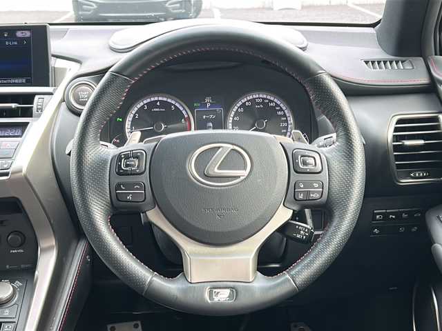 レクサス ＮＸ 200t Fスポーツ 千葉県 2015(平27)年 10.7万km ソニッククォーツ ワンオーナー/純正SDナビ/フルセグTV/DVD/CD/Bluetooth/全周囲カメラ/バックカメラ/3眼LEDヘッドライト/ブラインドスポット【BSM】/衝突軽減ブレーキ/レーンキープアシスト/アダプティブクルーズコントロール/ヘッドアップディスプレイ【HUD】/パドルシフト/クリアランスソナー/オートハイビーム/ブラックレザーシート/D/N席シートヒーター/D/N席ベンチレーション/ハンドルヒーター/純正18インチアルミホイール/純正フロアマット/スマートキー×2個/カードキー1枚/保証書/取扱説明書