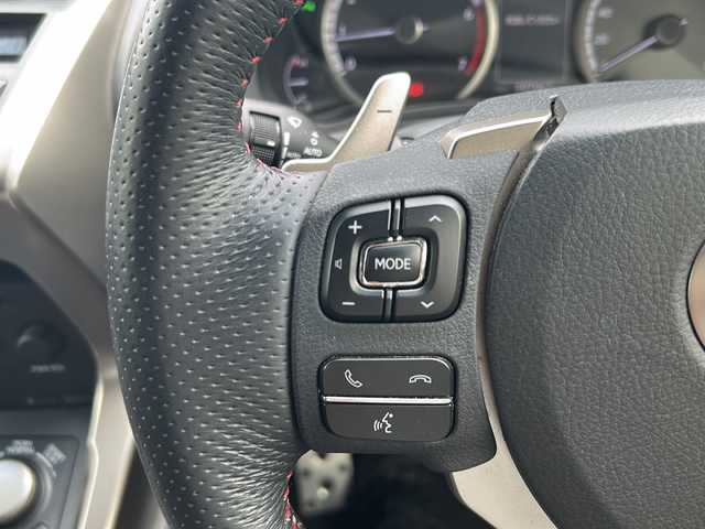 レクサス ＮＸ 200t Fスポーツ 千葉県 2015(平27)年 10.7万km ソニッククォーツ ワンオーナー/純正SDナビ/フルセグTV/DVD/CD/Bluetooth/全周囲カメラ/バックカメラ/3眼LEDヘッドライト/ブラインドスポット【BSM】/衝突軽減ブレーキ/レーンキープアシスト/アダプティブクルーズコントロール/ヘッドアップディスプレイ【HUD】/パドルシフト/クリアランスソナー/オートハイビーム/ブラックレザーシート/D/N席シートヒーター/D/N席ベンチレーション/ハンドルヒーター/純正18インチアルミホイール/純正フロアマット/スマートキー×2個/カードキー1枚/保証書/取扱説明書