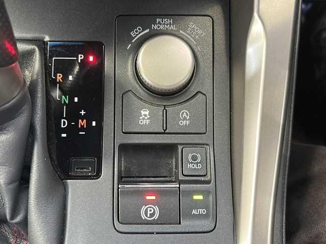 レクサス ＮＸ 200t Fスポーツ 千葉県 2015(平27)年 10.7万km ソニッククォーツ ワンオーナー/純正SDナビ/フルセグTV/DVD/CD/Bluetooth/全周囲カメラ/バックカメラ/3眼LEDヘッドライト/ブラインドスポット【BSM】/衝突軽減ブレーキ/レーンキープアシスト/アダプティブクルーズコントロール/ヘッドアップディスプレイ【HUD】/パドルシフト/クリアランスソナー/オートハイビーム/ブラックレザーシート/D/N席シートヒーター/D/N席ベンチレーション/ハンドルヒーター/純正18インチアルミホイール/純正フロアマット/スマートキー×2個/カードキー1枚/保証書/取扱説明書