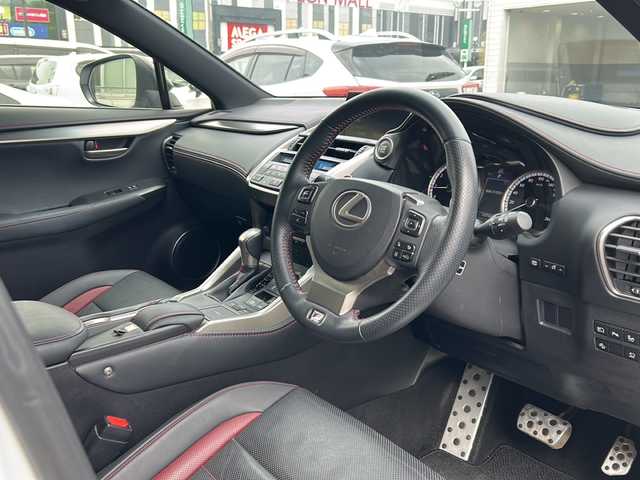 レクサス ＮＸ 200t Fスポーツ 千葉県 2015(平27)年 10.7万km ソニッククォーツ ワンオーナー/純正SDナビ/フルセグTV/DVD/CD/Bluetooth/全周囲カメラ/バックカメラ/3眼LEDヘッドライト/ブラインドスポット【BSM】/衝突軽減ブレーキ/レーンキープアシスト/アダプティブクルーズコントロール/ヘッドアップディスプレイ【HUD】/パドルシフト/クリアランスソナー/オートハイビーム/ブラックレザーシート/D/N席シートヒーター/D/N席ベンチレーション/ハンドルヒーター/純正18インチアルミホイール/純正フロアマット/スマートキー×2個/カードキー1枚/保証書/取扱説明書