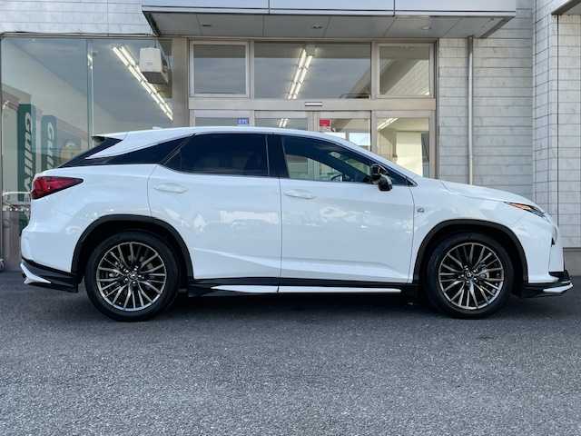 レクサス ＲＸ 300 Fスポーツ 埼玉県 2019(平31)年 4万km ホワイトノーヴァガラスフレーク 衝突被害軽減ブレーキ/レーンキープアシスト/クルーズコントロール/TRDエアロ/TRDマフラー/赤革レザーシート/前席パワーシート(運転席メモリー付き)/シートヒーター/エアーシート/ハンドルヒーター/パワーバックドア/ブラインドスポットモニター/純正メモリナビ/バックカメラ/フルセグTV(走行中視聴可能)/前後コーナーセンサー/ドライブセレクトモード/ECO/SPORT S/S +/純正ドライブレコーダー/ETC2.0/三眼LEDヘッドライト/LEDフォグライト