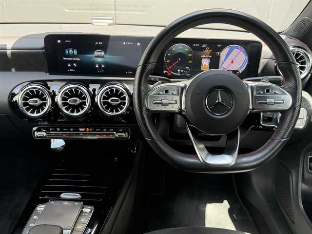 メルセデス・ベンツ ＣＬＡ２００ｄ Sブレーク AMGライン 和歌山県 2020(令2)年 5.6万km 白 ナビゲーションパッケージ /レーダーSF /ACC /純正ナビ /フルセグ /Bカメラ /電動バックドア /アンビエントライト /コーナーセンサー /レーンキープアシスト /パドルシフト /純正18AW /アイドリングストップ /LEDヘッドライト /ETC