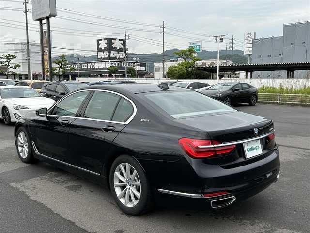 ＢＭＷ ７４０ｅ アイパフォーマンス 岡山県 2016(平28)年 4.9万km 黒 登録時走行距離48132km/純正12.3インチナビ/フルセグTV/(AM.FM.TV.CD.DVD.BT)/ハーマンカードン/プラグインHV/アラウンドビューモニター/バックカメラ/シートヒーター/エアシート/ドライブレコーダー/ブレーキホールド/レーダークルーズコントロール/電動トランクリッド/衝突軽減ブレーキ/レーンキープアシスト/レザーシート/オートライト/オートマチックハイビーム/18インチ純正AW