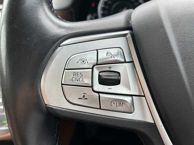 ＢＭＷ ７４０ｅ アイパフォーマンス 岡山県 2016(平28)年 4.9万km 黒 登録時走行距離48132km/純正12.3インチナビ/フルセグTV/(AM.FM.TV.CD.DVD.BT)/ハーマンカードン/プラグインHV/アラウンドビューモニター/バックカメラ/シートヒーター/エアシート/ドライブレコーダー/ブレーキホールド/レーダークルーズコントロール/電動トランクリッド/衝突軽減ブレーキ/レーンキープアシスト/レザーシート/オートライト/オートマチックハイビーム/18インチ純正AW