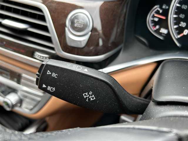 ＢＭＷ ７４０ｅ アイパフォーマンス 岡山県 2016(平28)年 4.9万km 黒 登録時走行距離48132km/純正12.3インチナビ/フルセグTV/(AM.FM.TV.CD.DVD.BT)/ハーマンカードン/プラグインHV/アラウンドビューモニター/バックカメラ/シートヒーター/エアシート/ドライブレコーダー/ブレーキホールド/レーダークルーズコントロール/電動トランクリッド/衝突軽減ブレーキ/レーンキープアシスト/レザーシート/オートライト/オートマチックハイビーム/18インチ純正AW