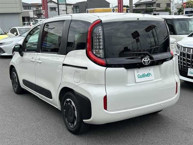 トヨタ シエンタ Z 群馬県 2023(令5)年 1.5万km ホワイトパールクリスタルシャイン バックカメラ/全方位カメラ/両側パワースライドドア/Bluetooth接続/AppleCarPlay/追従式クルーズコントロール/エンジンスタートボタン/MTモード付AT/スペアキー１本/シートヒーター/三列シート