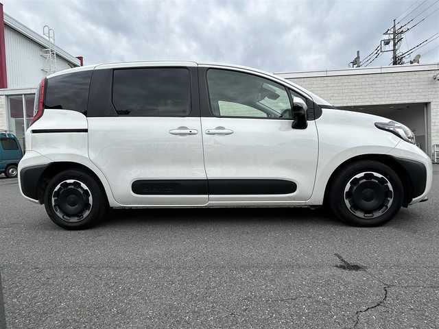 トヨタ シエンタ Z 群馬県 2023(令5)年 1.5万km ホワイトパールクリスタルシャイン バックカメラ/全方位カメラ/両側パワースライドドア/Bluetooth接続/AppleCarPlay/追従式クルーズコントロール/エンジンスタートボタン/MTモード付AT/スペアキー１本/シートヒーター/三列シート